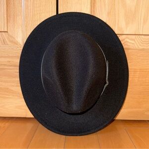 Black Felt Straight Brimmed Hat